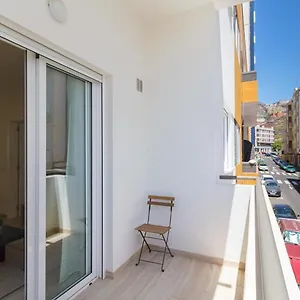 https://moderno-apartamento-urbano-en-barrio-historico-2d.tenerifehoteles.net